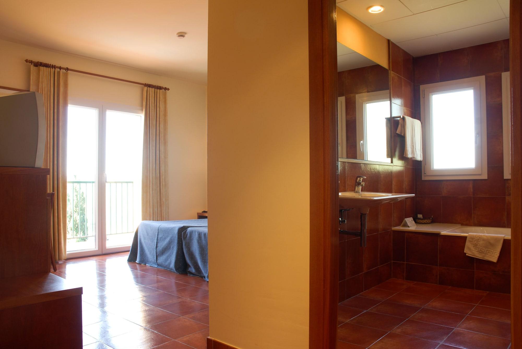 Hotel Picasso Торроэлья-де-Монгри Экстерьер фото