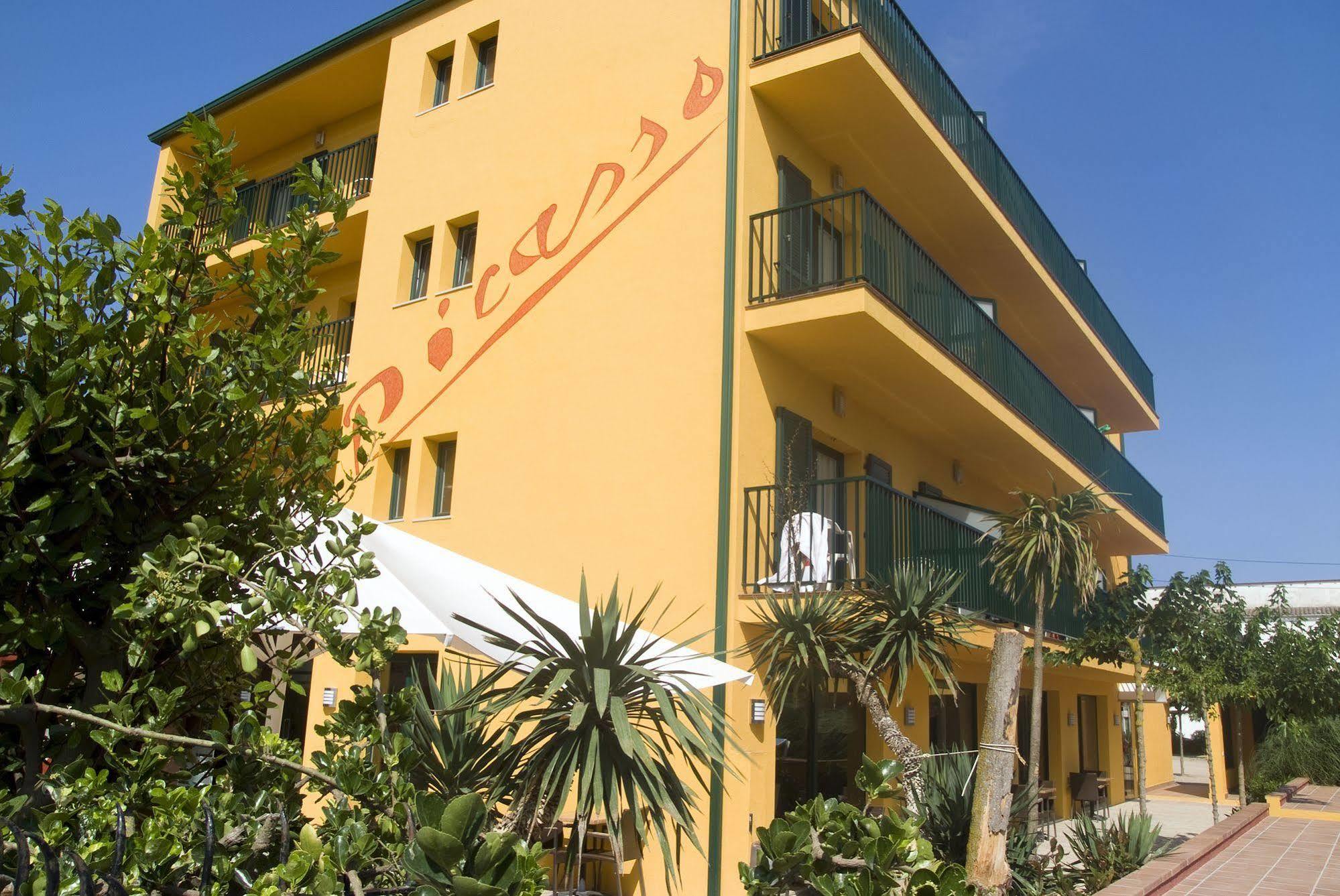 Hotel Picasso Торроэлья-де-Монгри Экстерьер фото