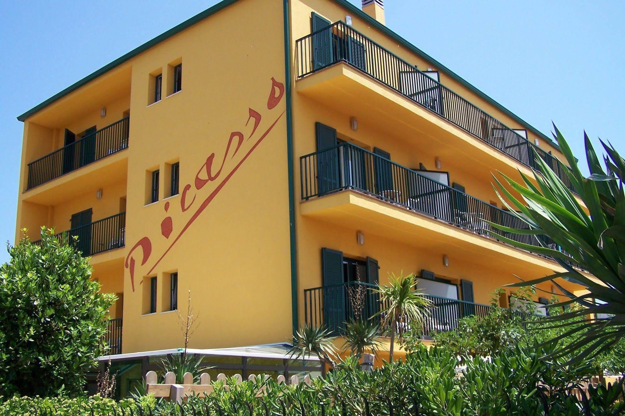 Hotel Picasso Торроэлья-де-Монгри Экстерьер фото