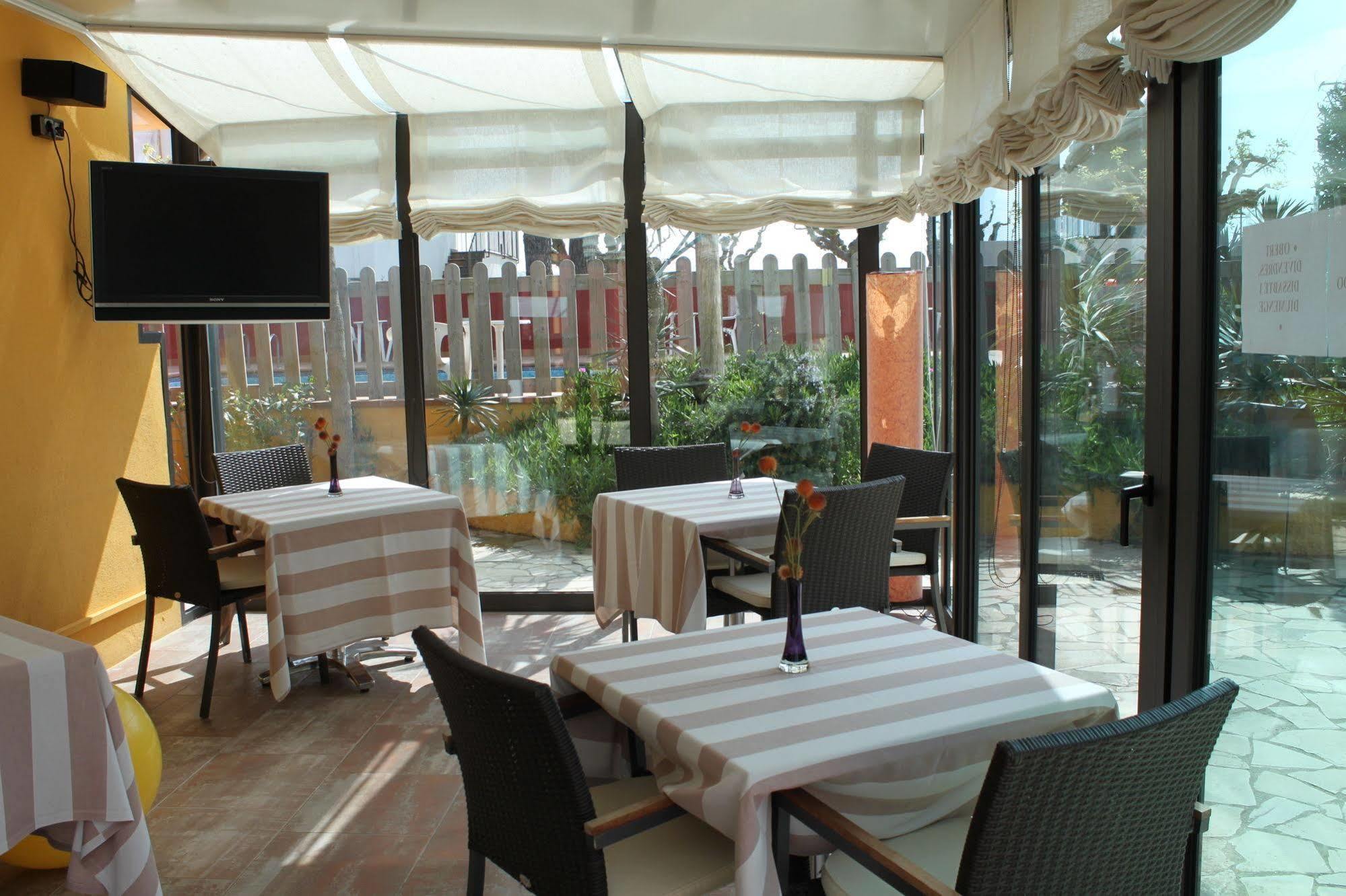 Hotel Picasso Торроэлья-де-Монгри Экстерьер фото