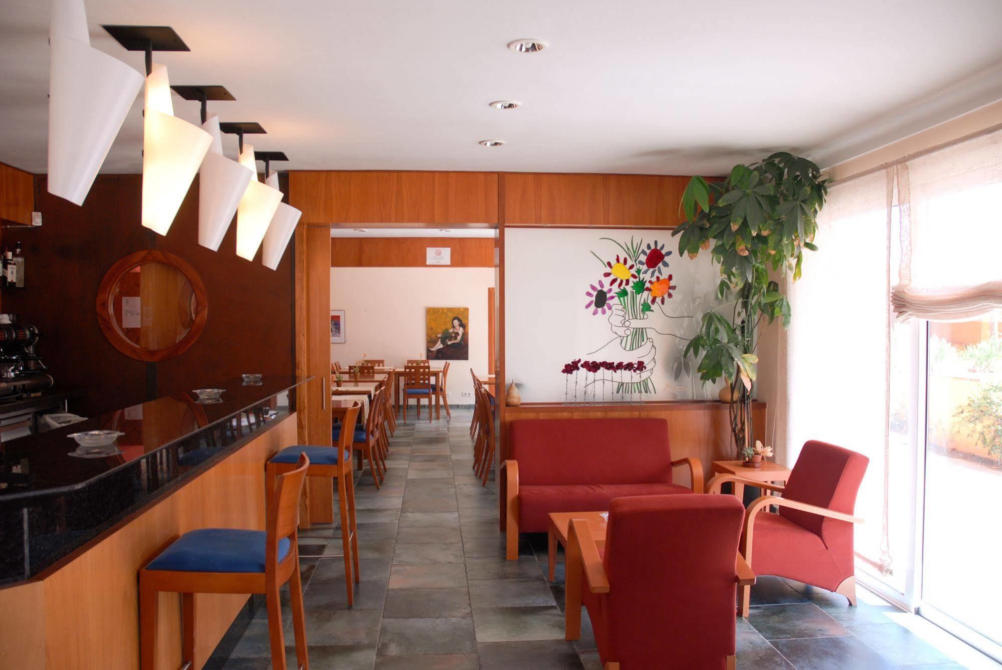 Hotel Picasso Торроэлья-де-Монгри Экстерьер фото