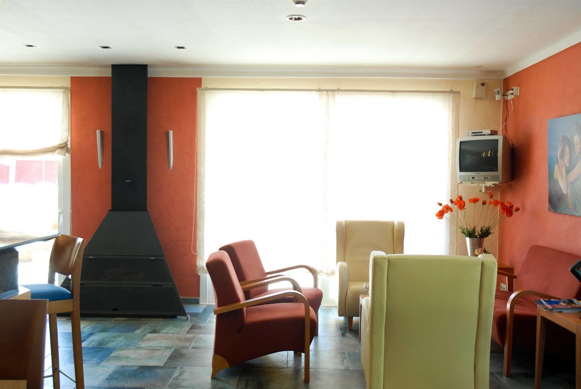 Hotel Picasso Торроэлья-де-Монгри Экстерьер фото